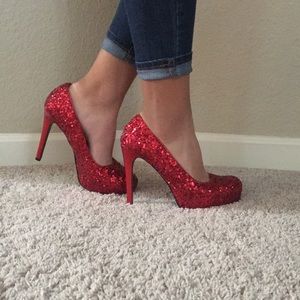 Sequined red heels👠